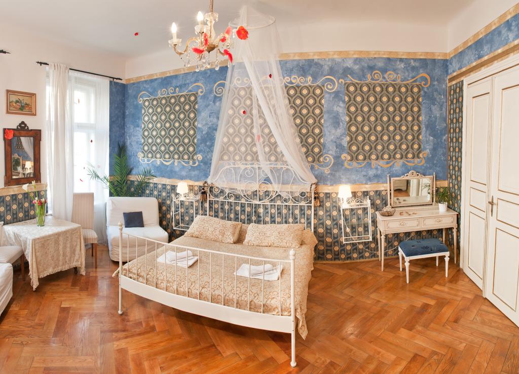 old time hotel